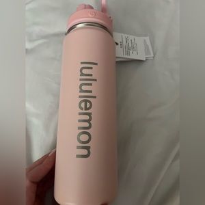 Lululemon 24oz water bottle
